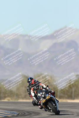 media/Dec-04-2025-Racers Edge (Thu) [[5ebc9f124d]]/3-B Group/1-Session 1 (Turn 7)/